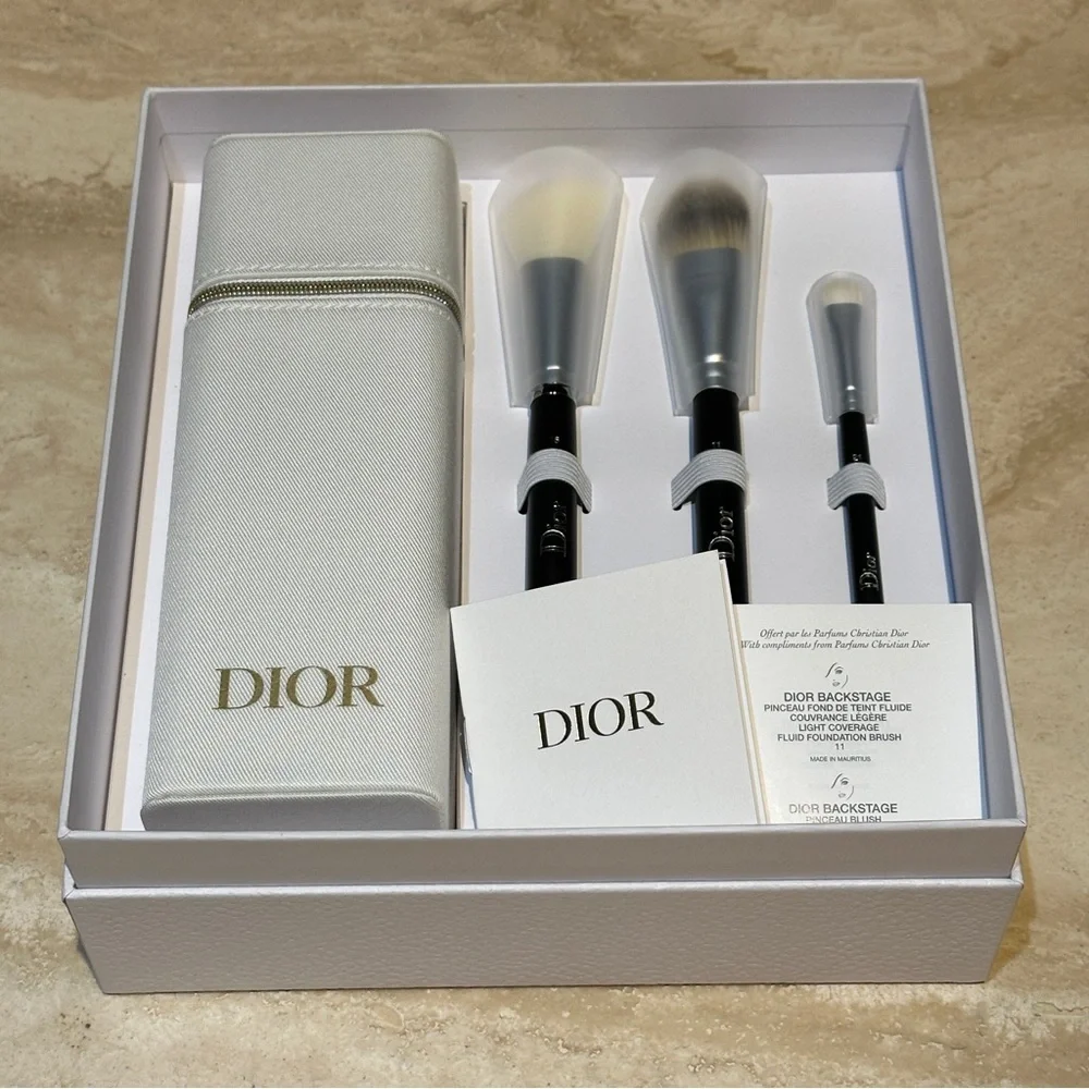 Dior Backstage 3pc Makeup Brush Set with White Case (Limited Edition) - Picture 2 of 10